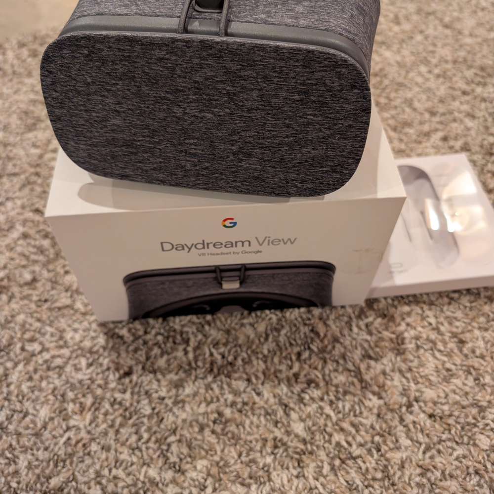 Google Daydream View VR Headset - Charcoal